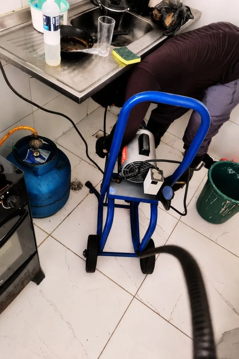 Desentupimento de pia de cozinha e banheiro